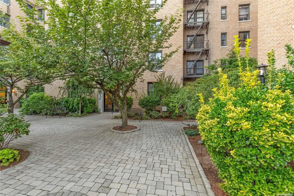 148-09 Northern Boulevard Flushing NY 11354