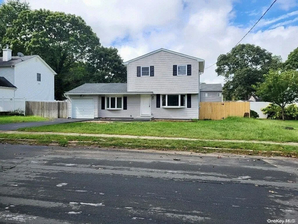 28 Janice Lane Selden NY 11784