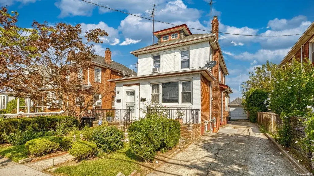 3 Burnside Avenue Lawrence NY 11559