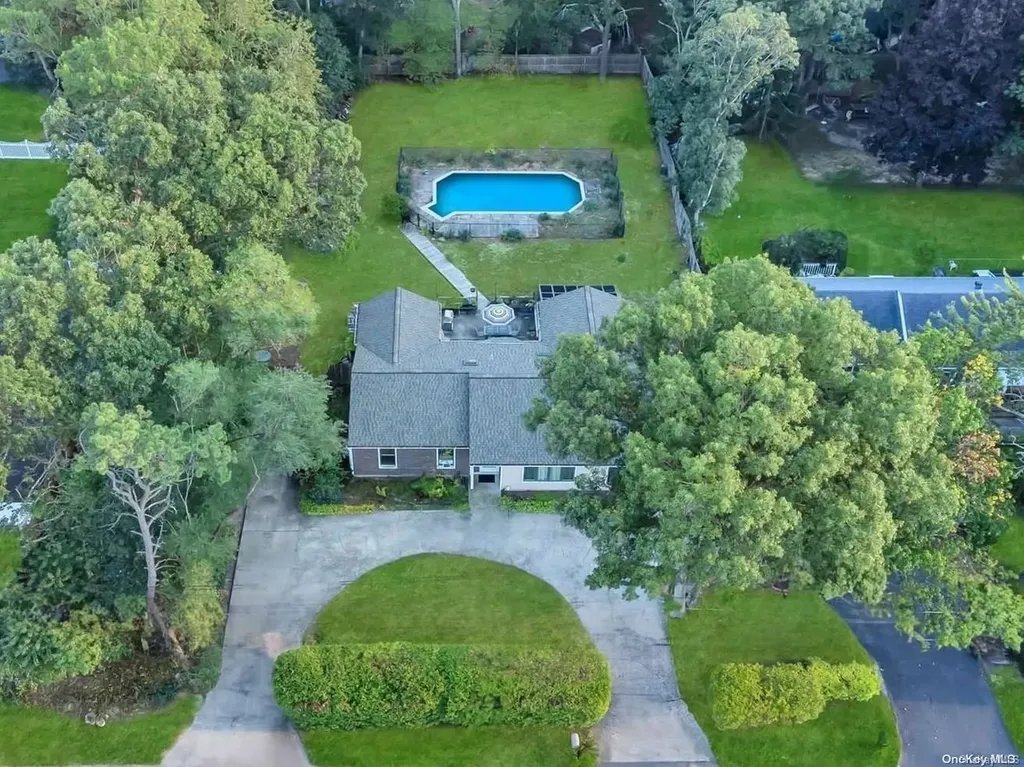72 E Woodside Avenue Patchogue NY 11772