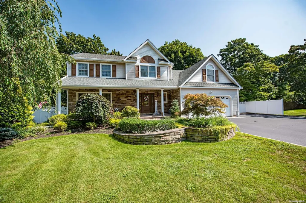 8 Aspen Circle Saint James NY 11780