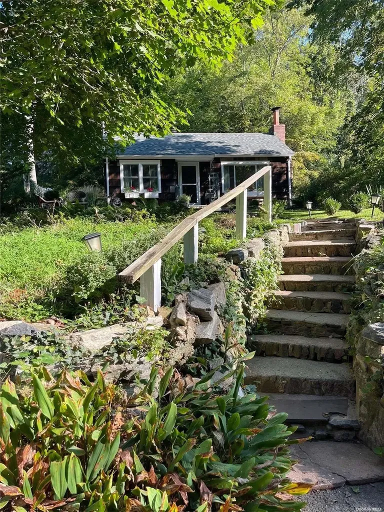 65 Hollow Road Stony Brook NY 11790