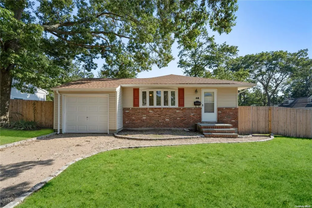 46 Elliot Street Islip NY 11751