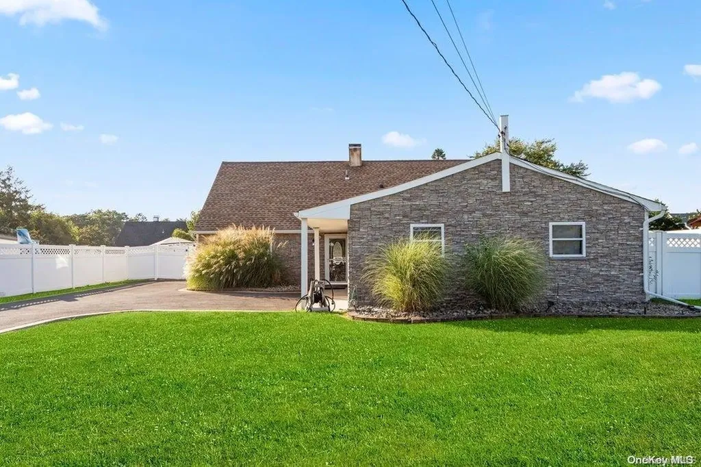 26 Charter Road Selden NY 11784