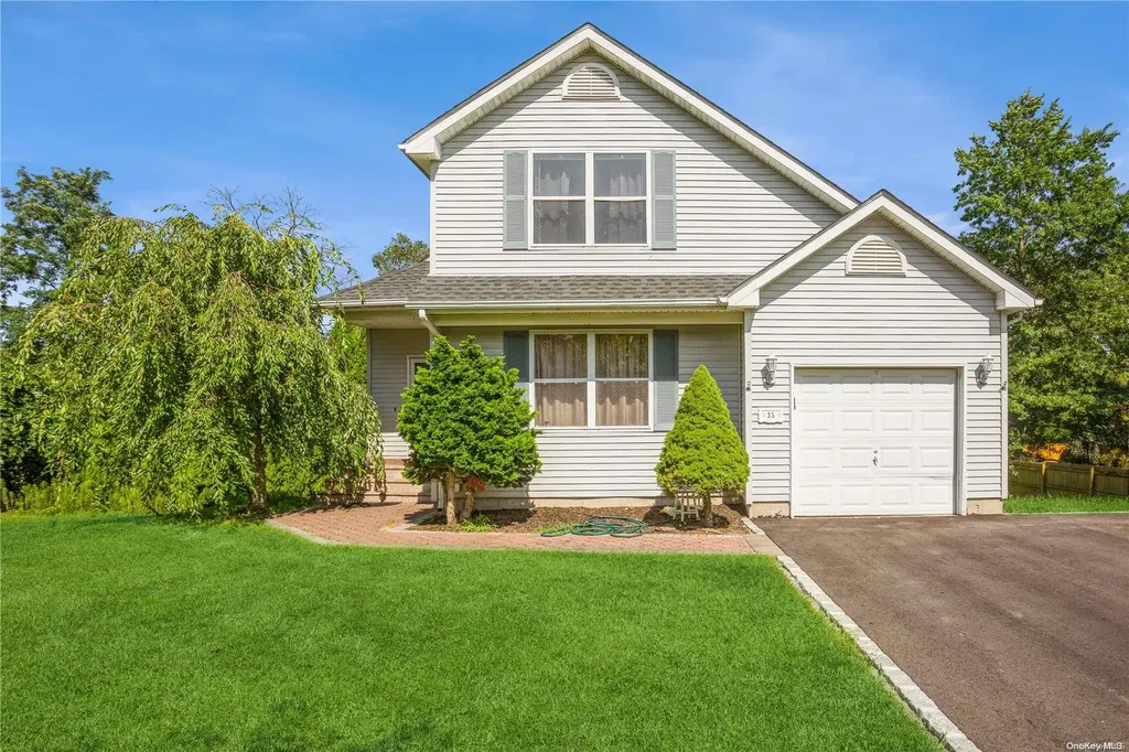 35 Apex Drive Coram NY 11727