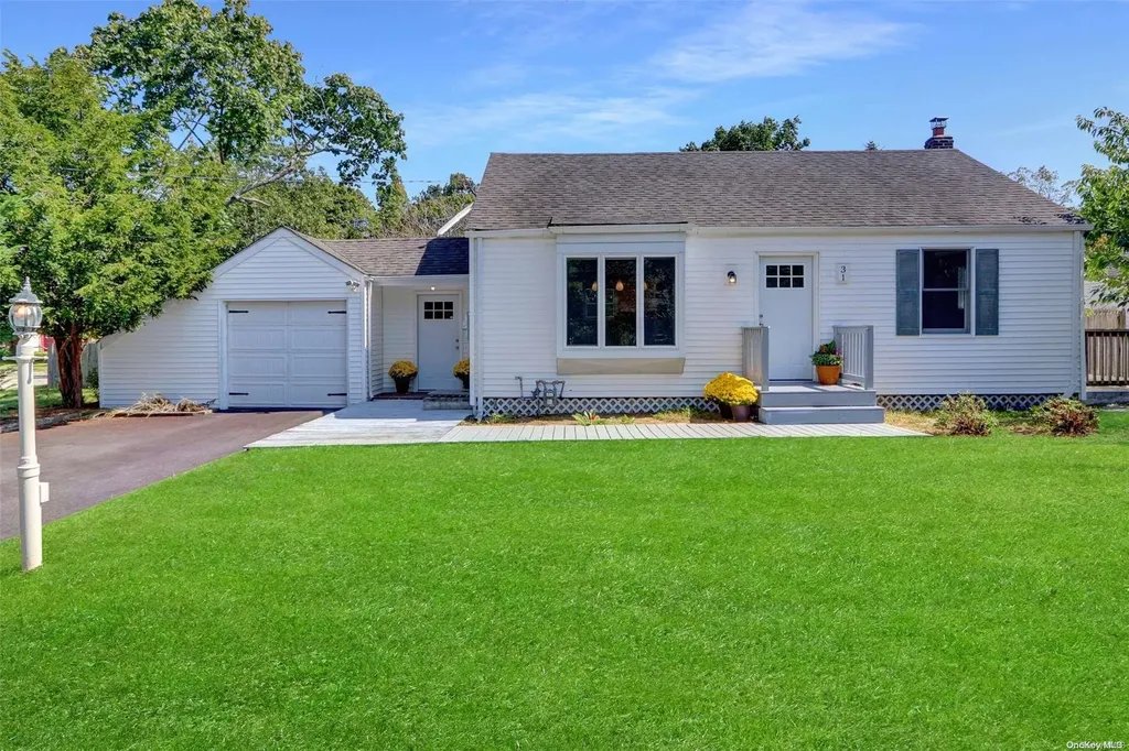 31 Pine Neck Avenue East Patchogue NY 11772