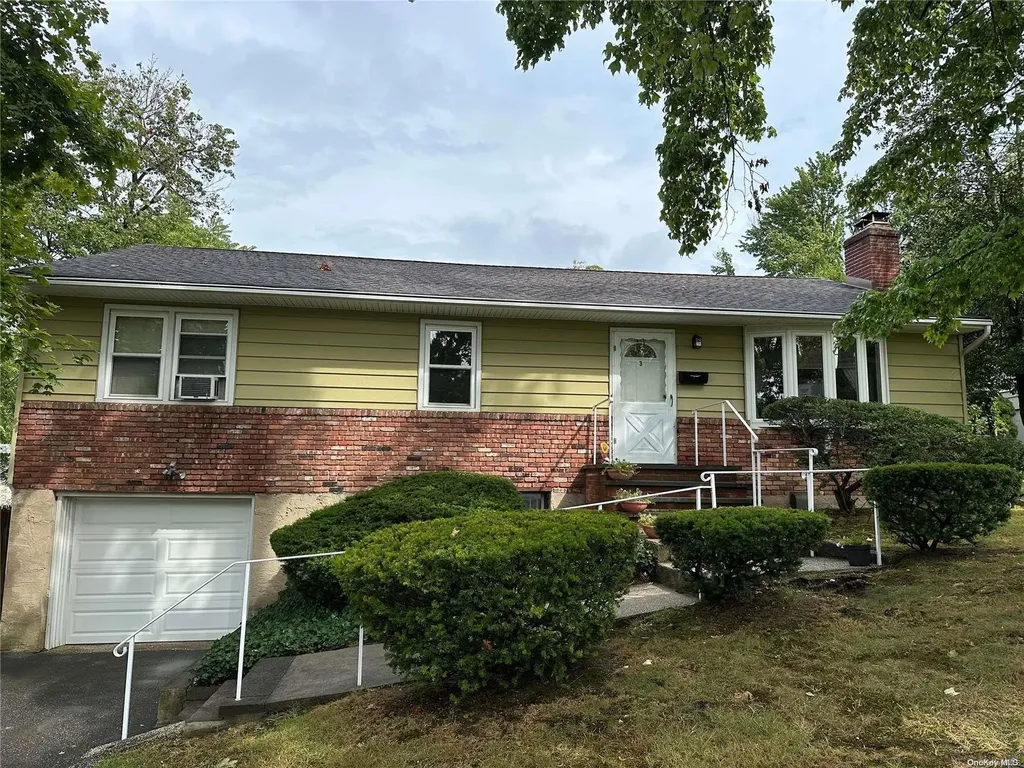 3 Compass Court Huntington NY 11743