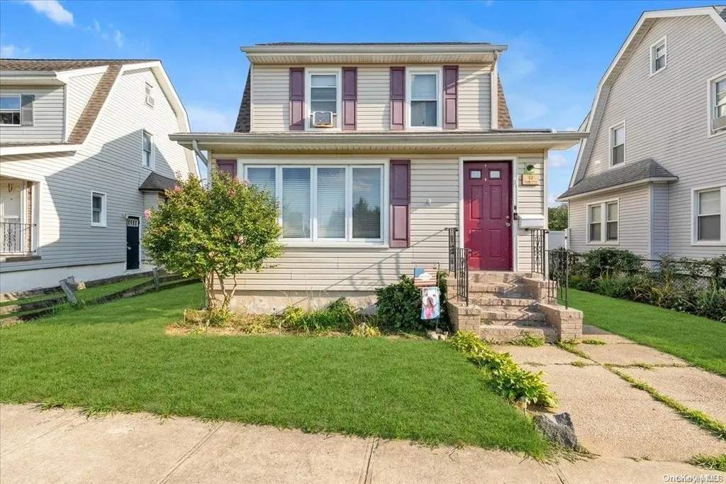 12 Maple Drive Lindenhurst NY 11757
