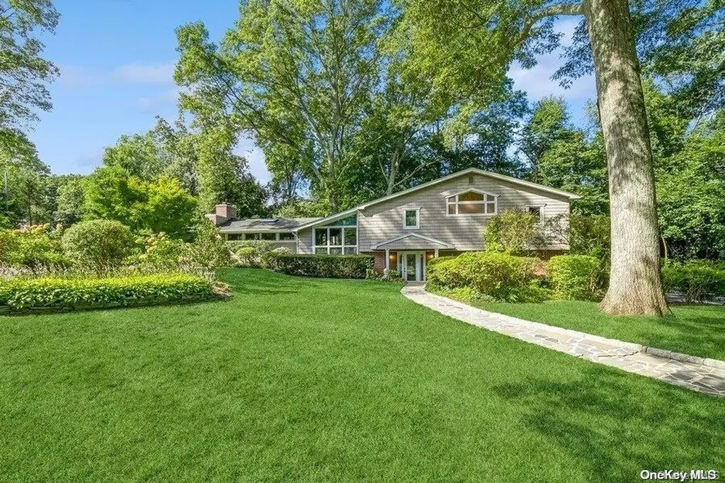 41 Colonial Drive Huntington NY 11743