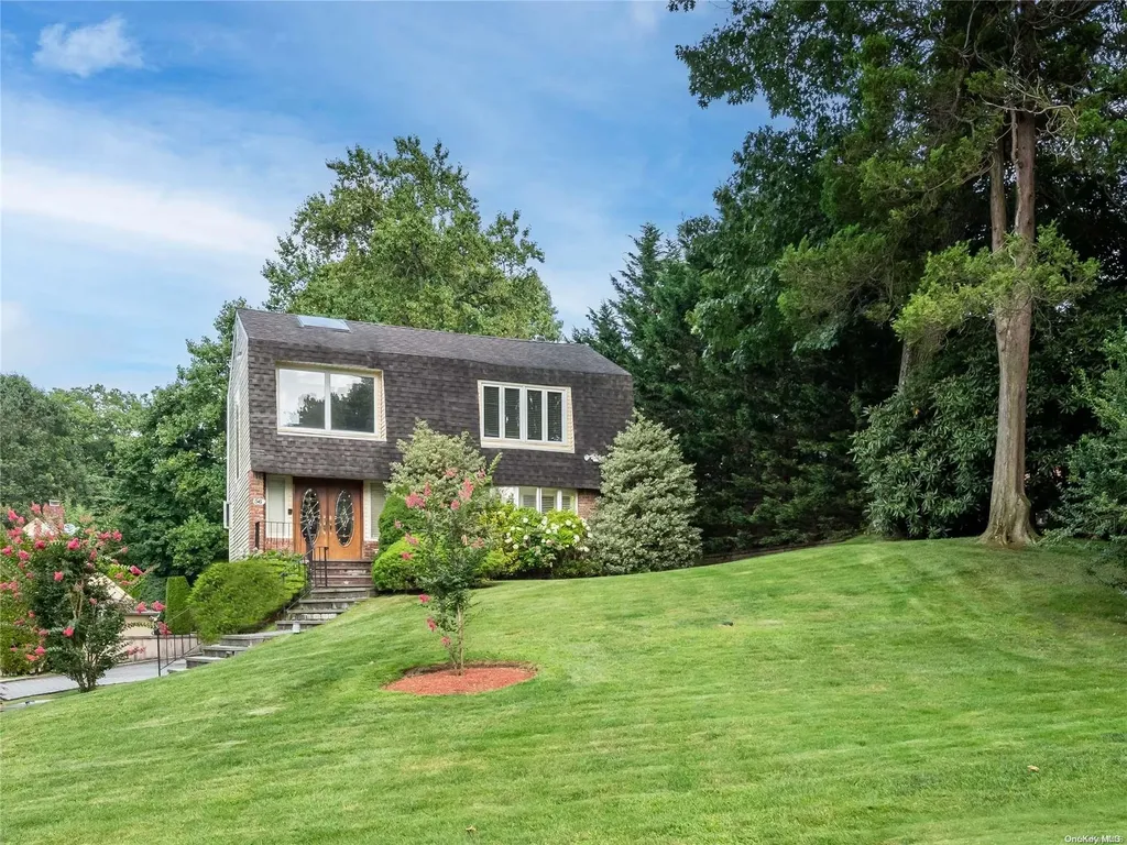 56 Mayfair Lane Manhasset NY 11030