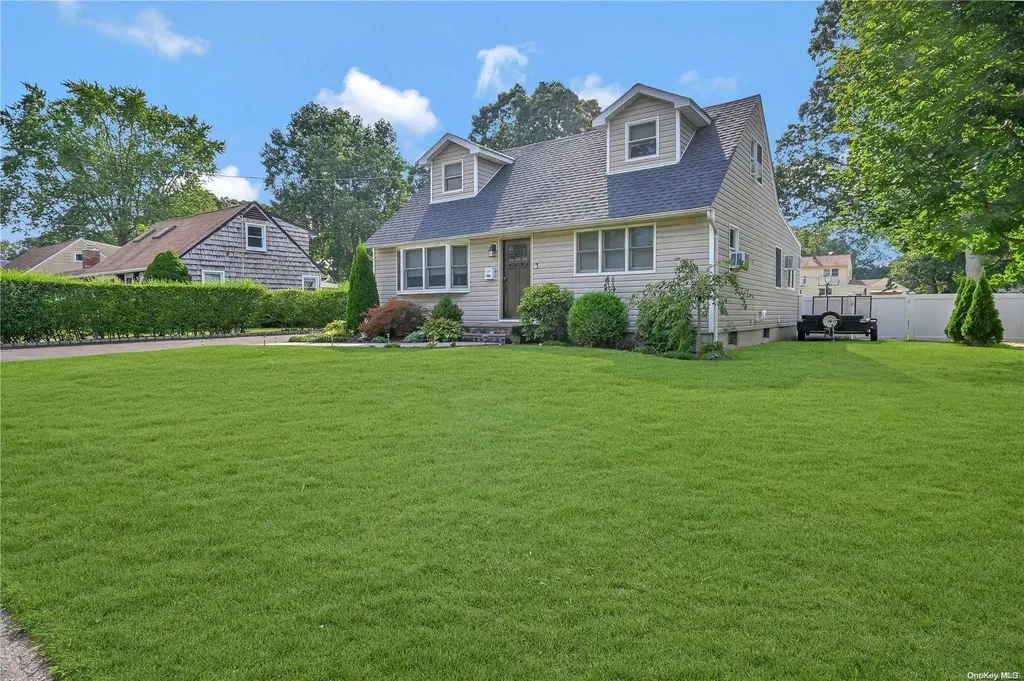 121 Stanley Drive Centereach NY 11720
