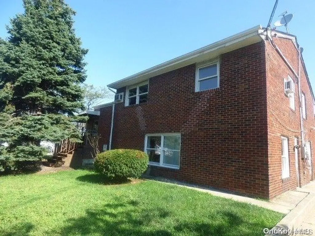 121 Kingston Boulevard Island Park NY 11558