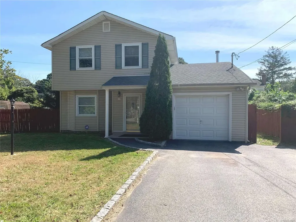22 Harrison Drive Shirley NY 11967