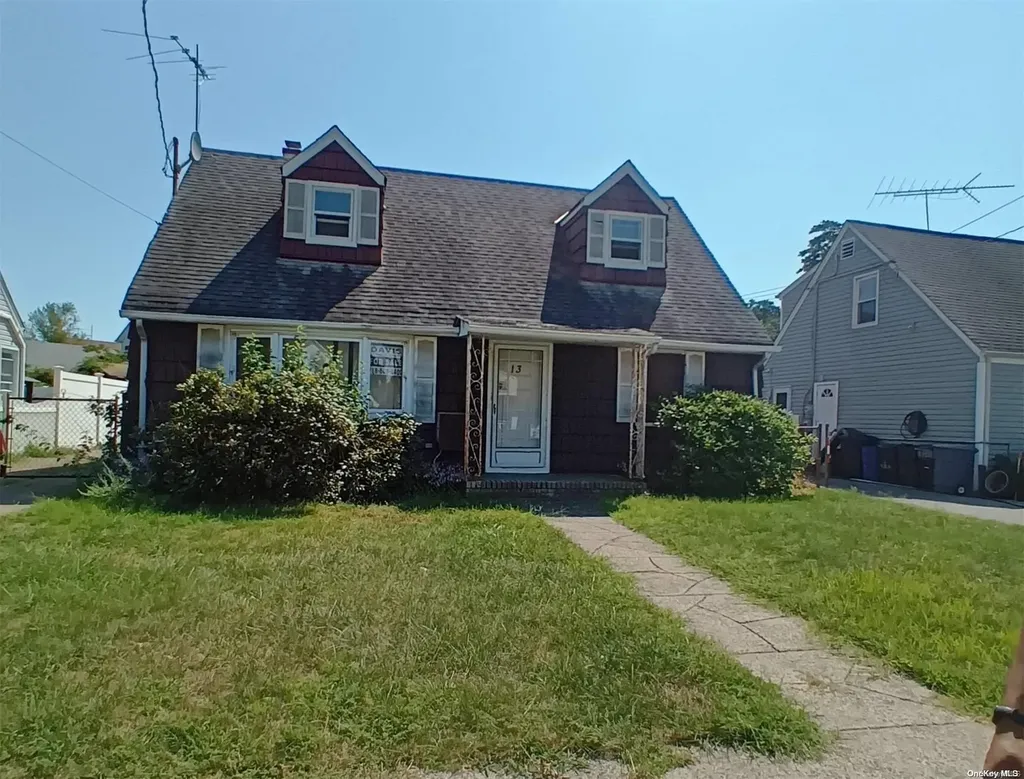13 Peri Lane Valley Stream NY 11581