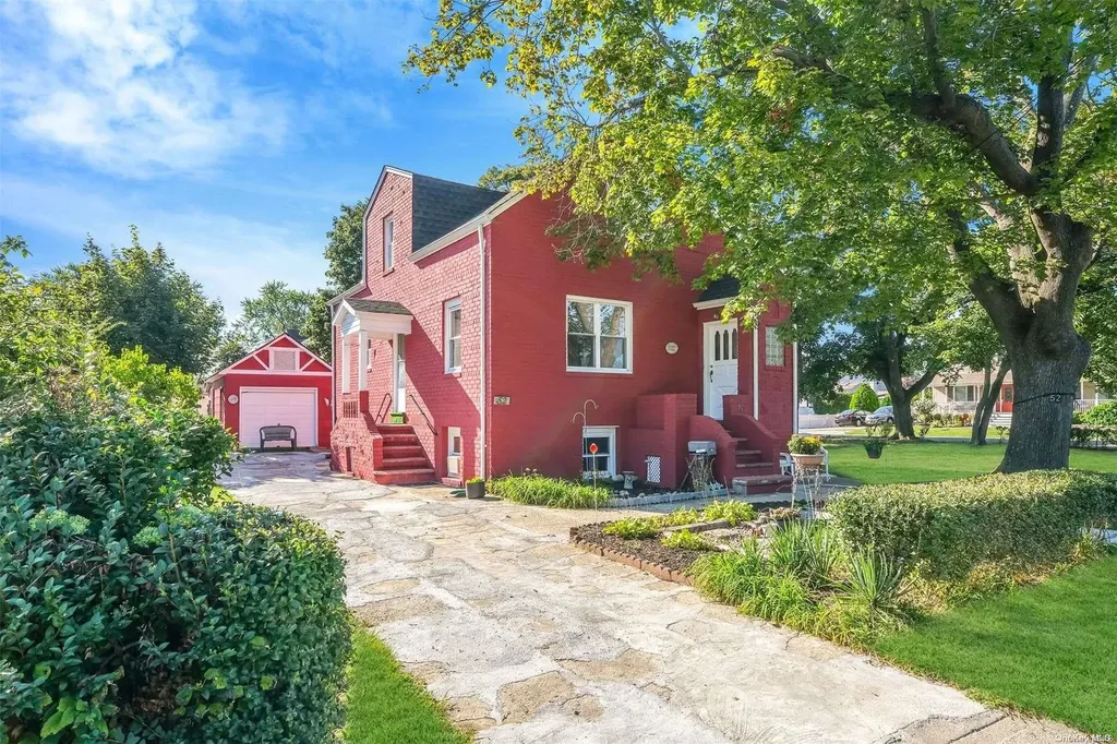 52 Cayuga Avenue Deer Park NY 11729