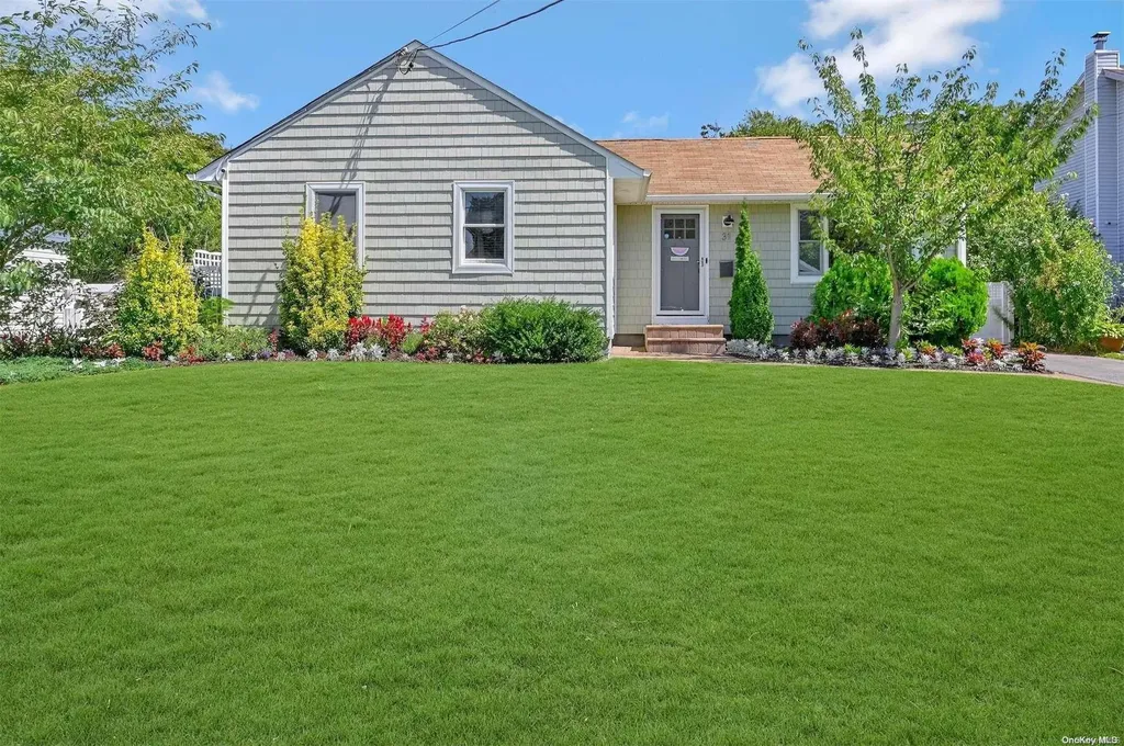 31 Nehring Avenue Babylon NY 11702