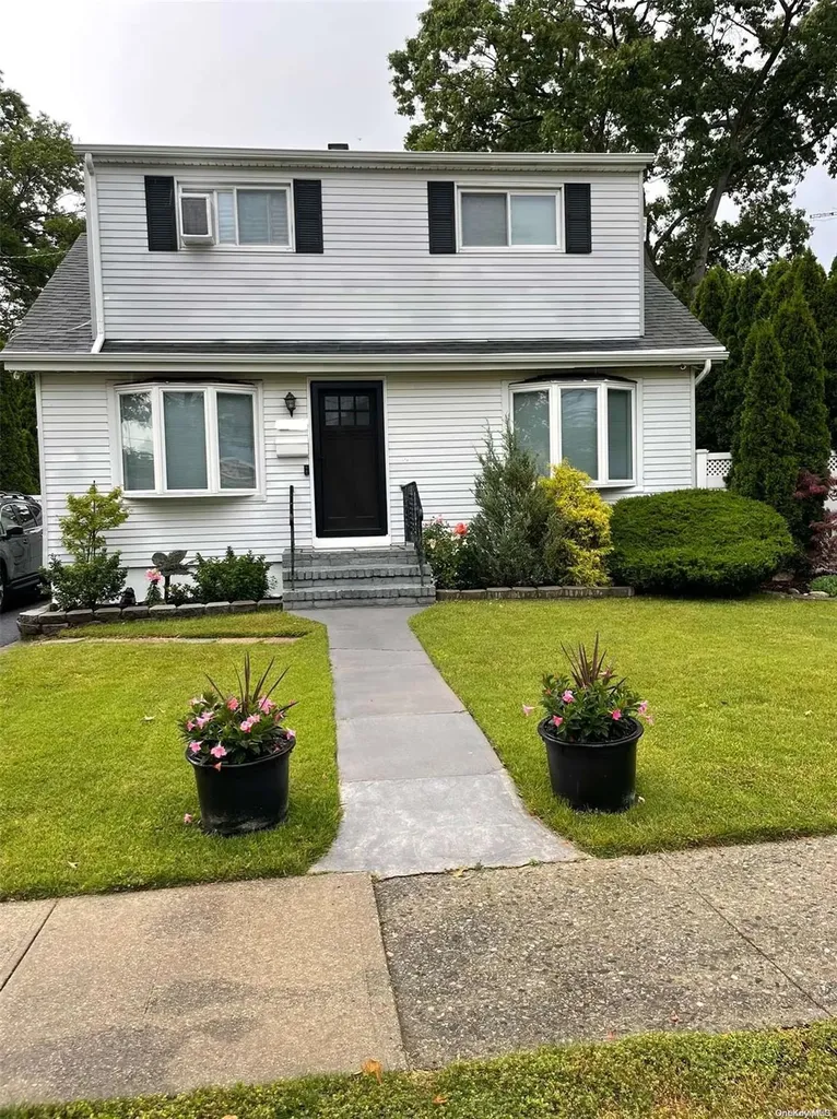 2585 Martin Avenue Bellmore NY 11710