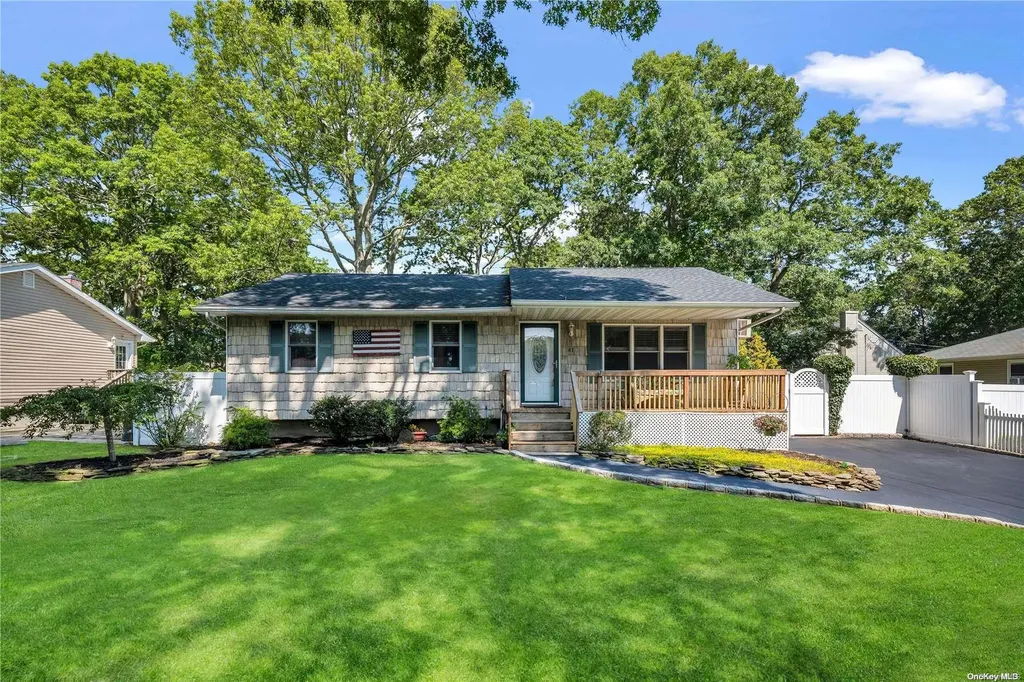 41 Bedford Avenue Mastic NY 11950