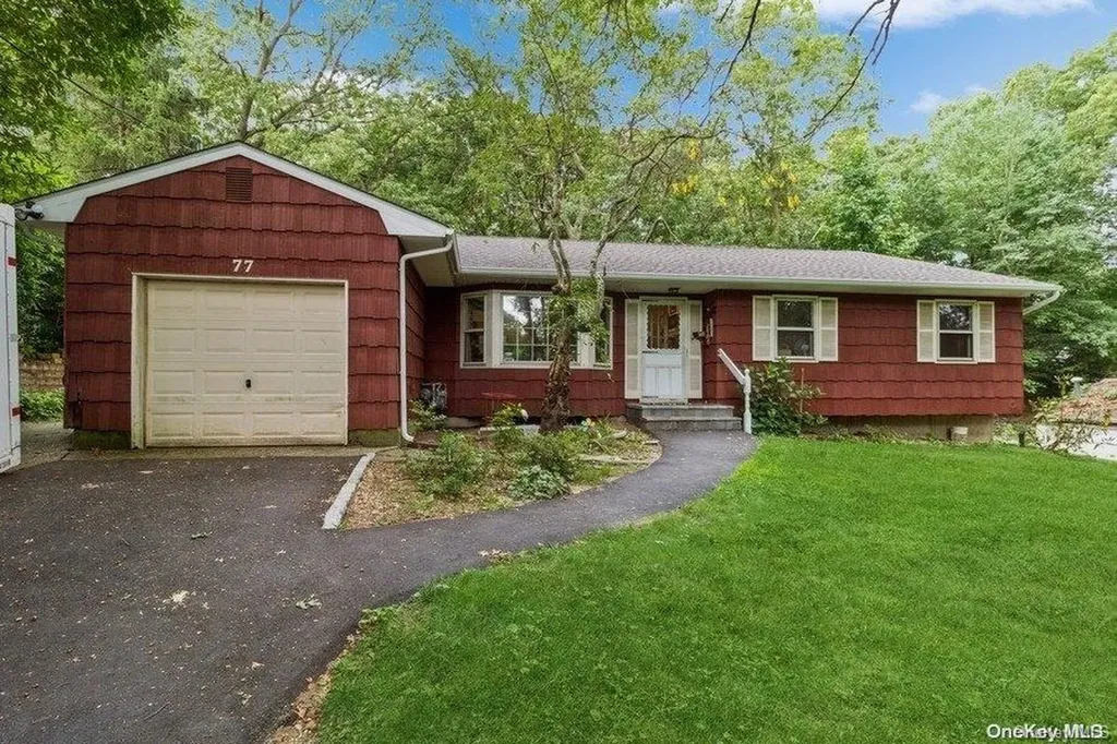 77 Sheppard Lane Smithtown NY 11787
