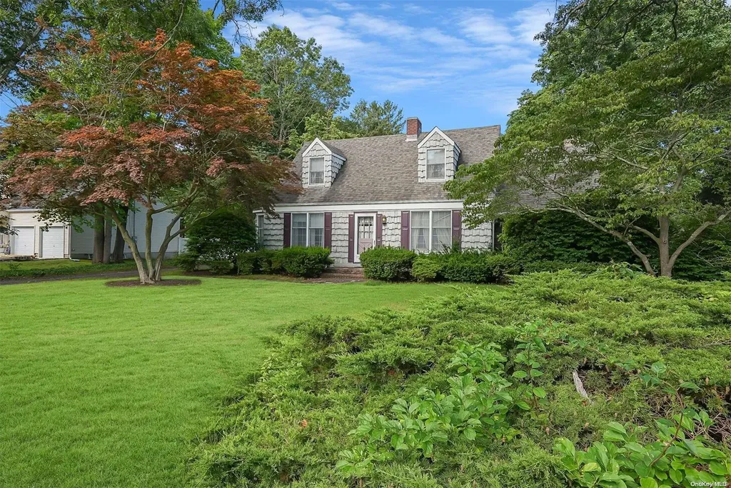 82 Oregon Avenue Medford NY 11763