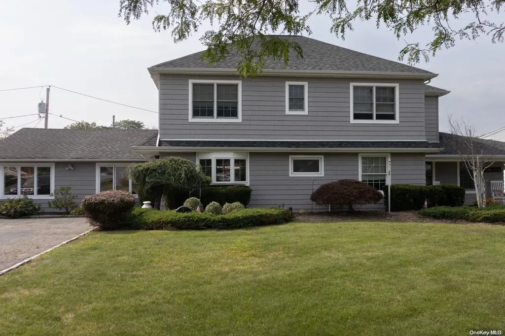 2 Restful Lane Levittown NY 11756