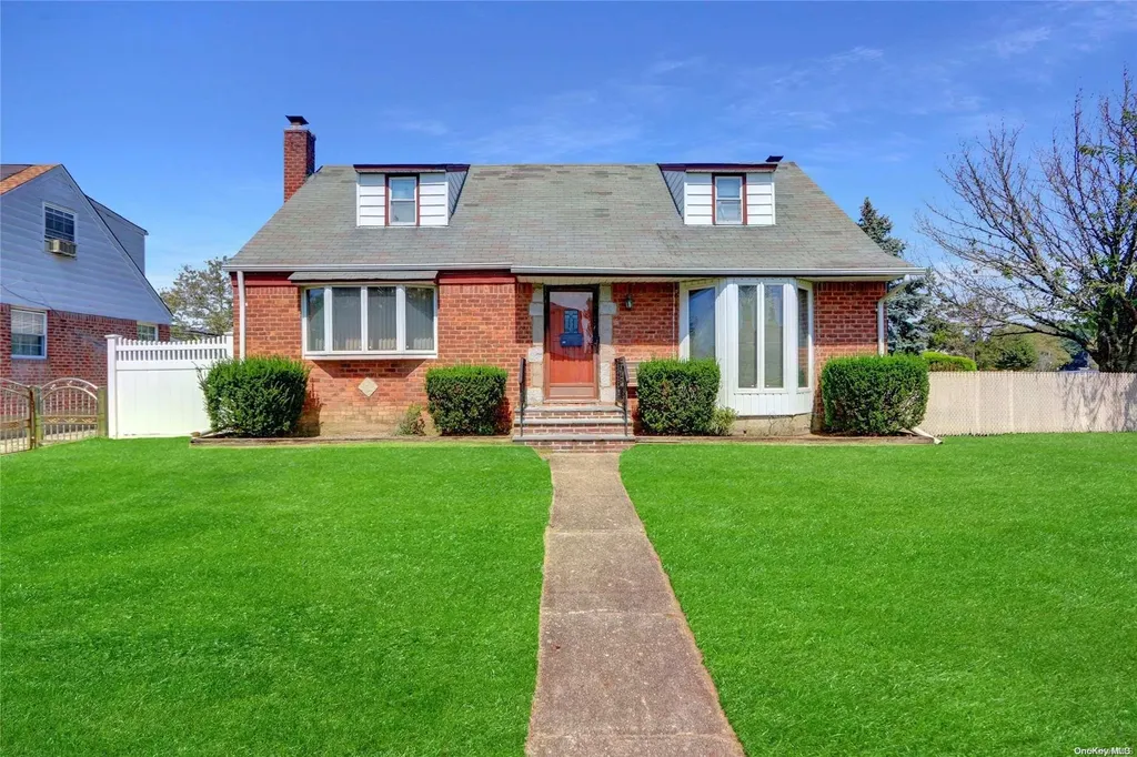 29 Molyneaux Road Valley Stream NY 11580