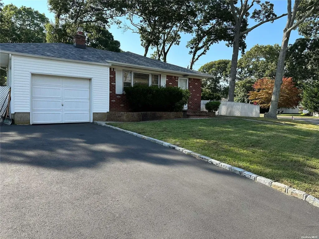 308 Hamilton Place West Islip NY 11795