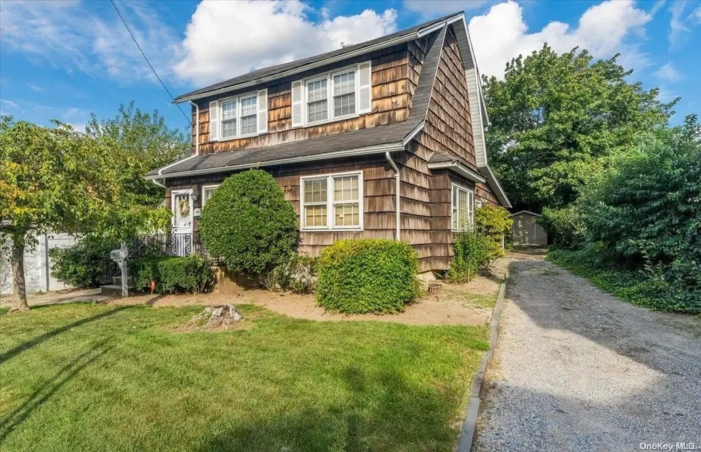 20 Cedar Road Inwood NY 11096
