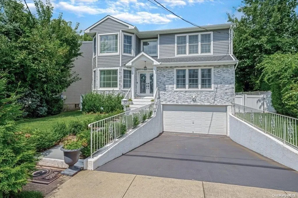 154 Evans Avenue Albertson NY 11507