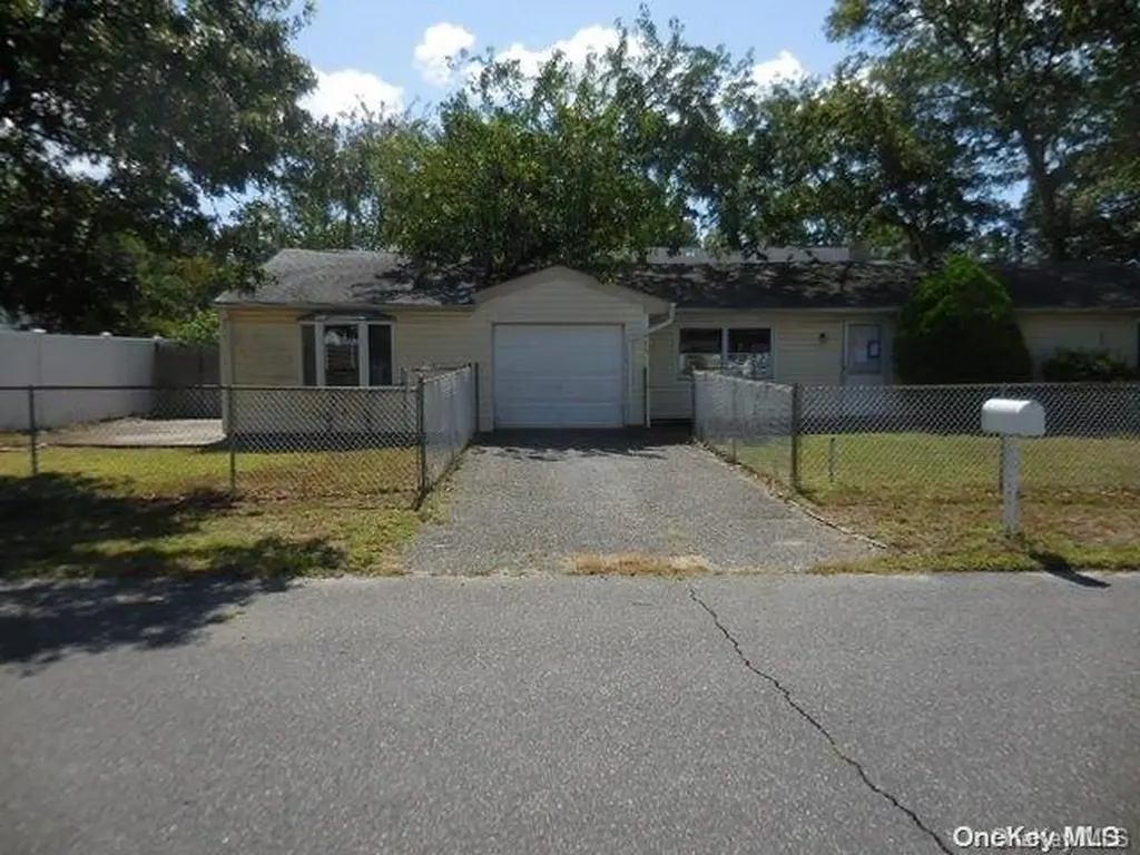 14 Putnam Avenue Patchogue NY 11772