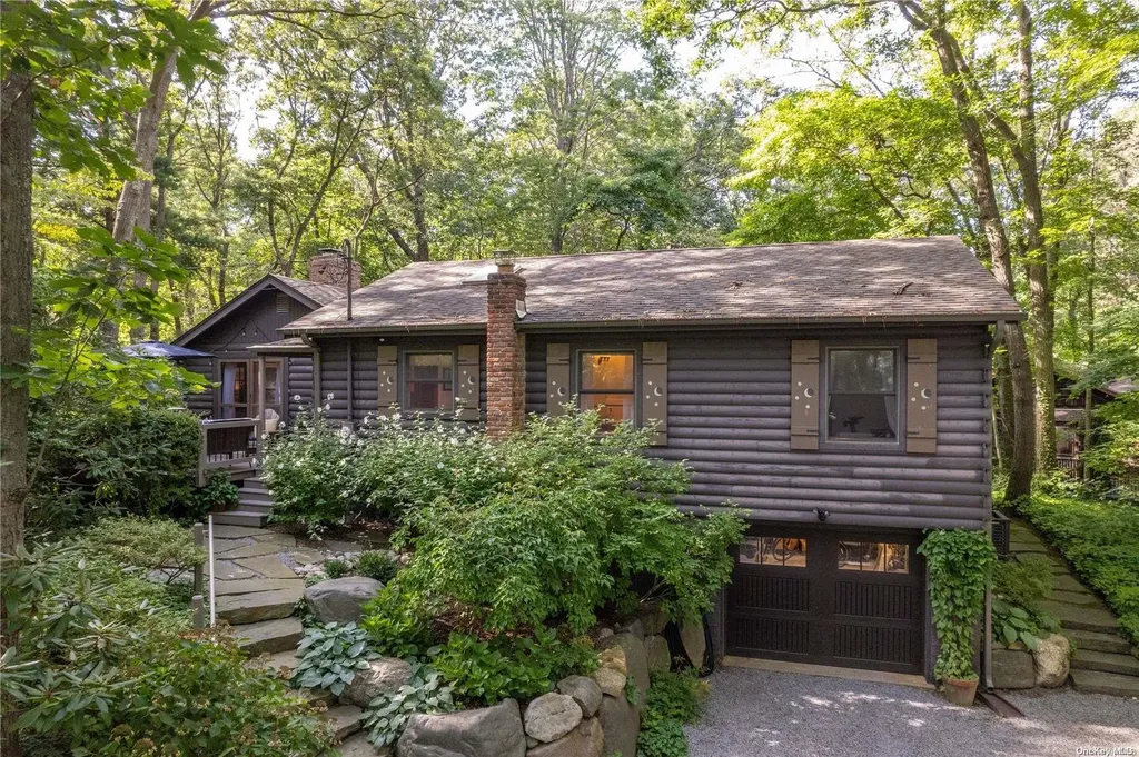 16 Valley Circle Miller Place NY 11764