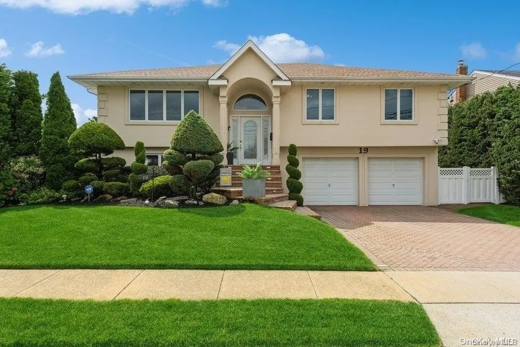 19 Anchor Drive Massapequa NY 11758