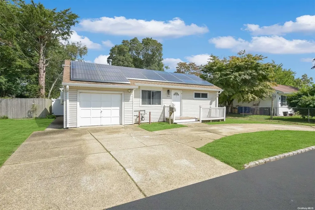 1395 Manatuck Boulevard Bay Shore NY 11706