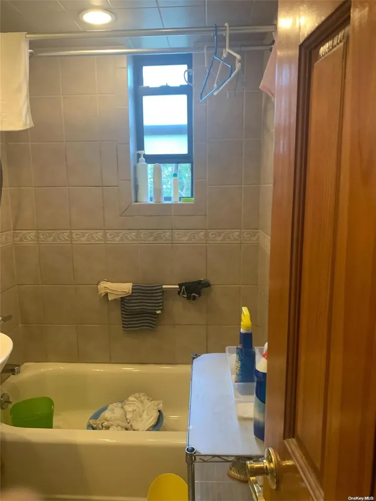190-05 39 Avenue Flushing NY 11358