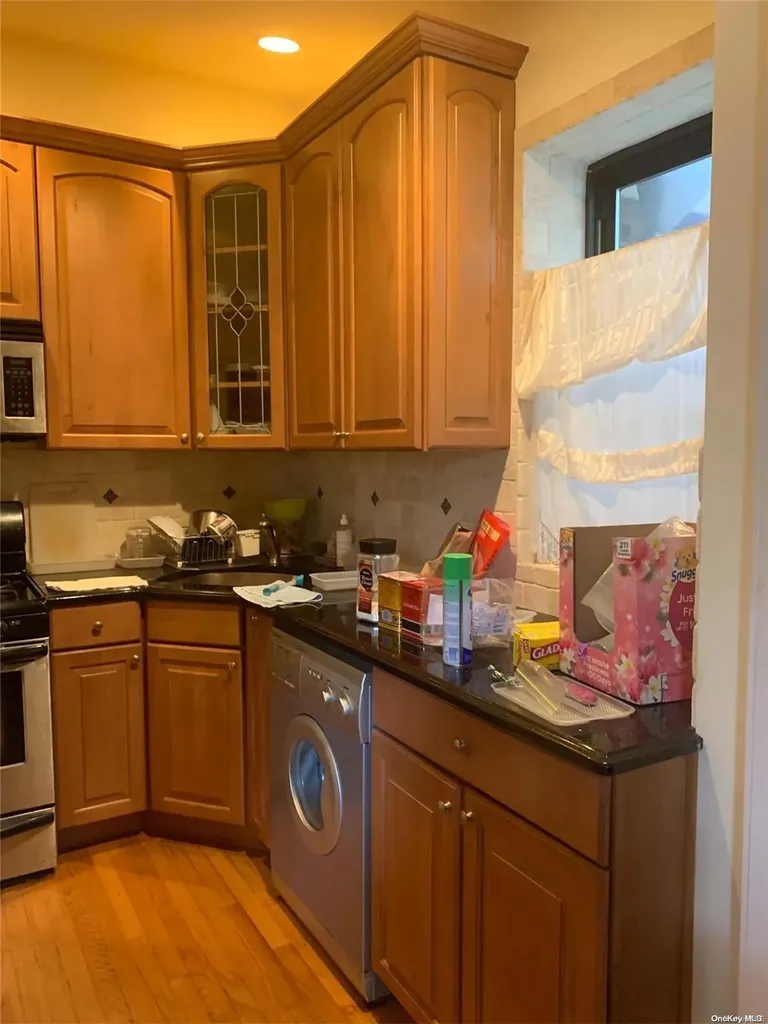 190-05 39 Avenue Flushing NY 11358