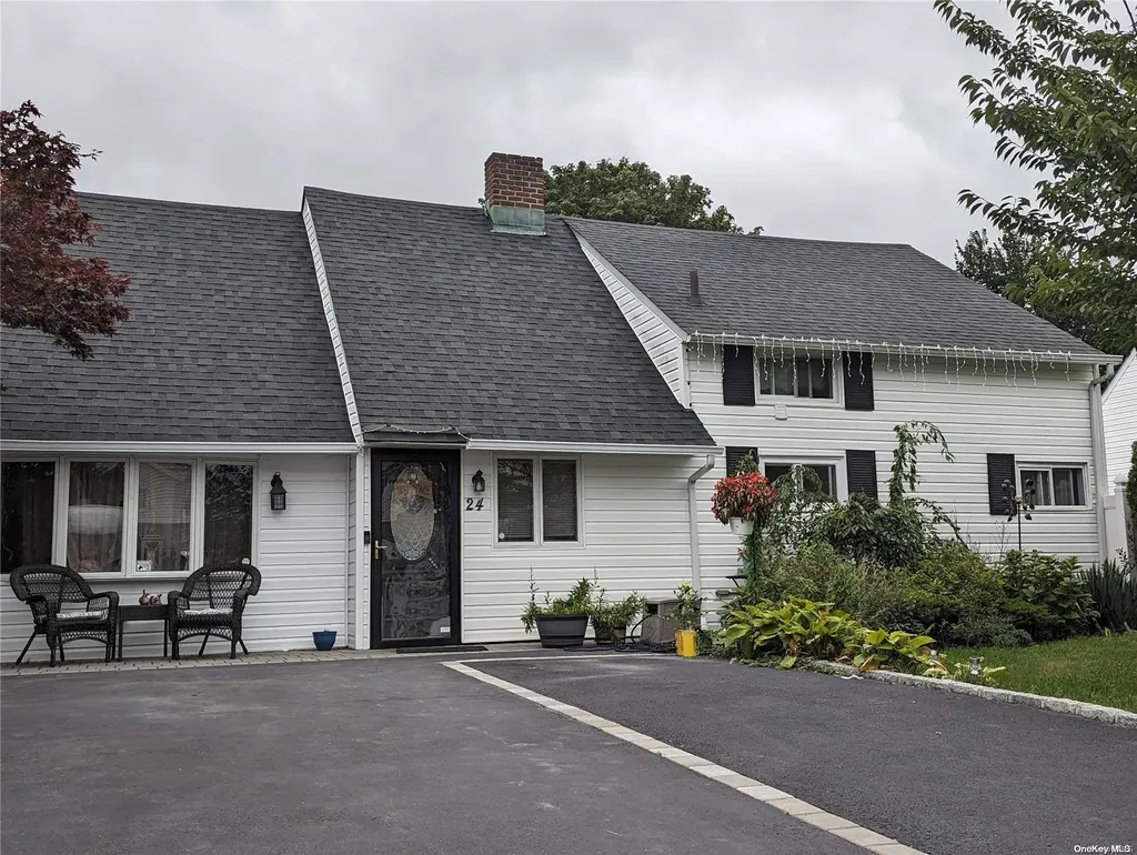 24 Tarry Lane Levittown NY 11756