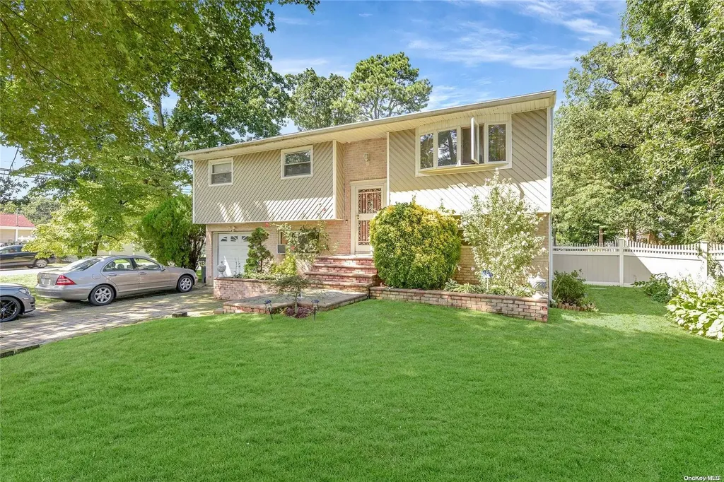 23a W End Avenue Brentwood NY 11717