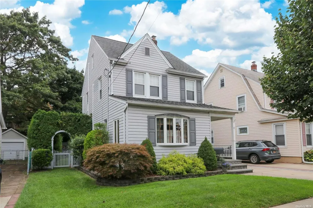 47 Geranium Avenue Mineola NY 11501
