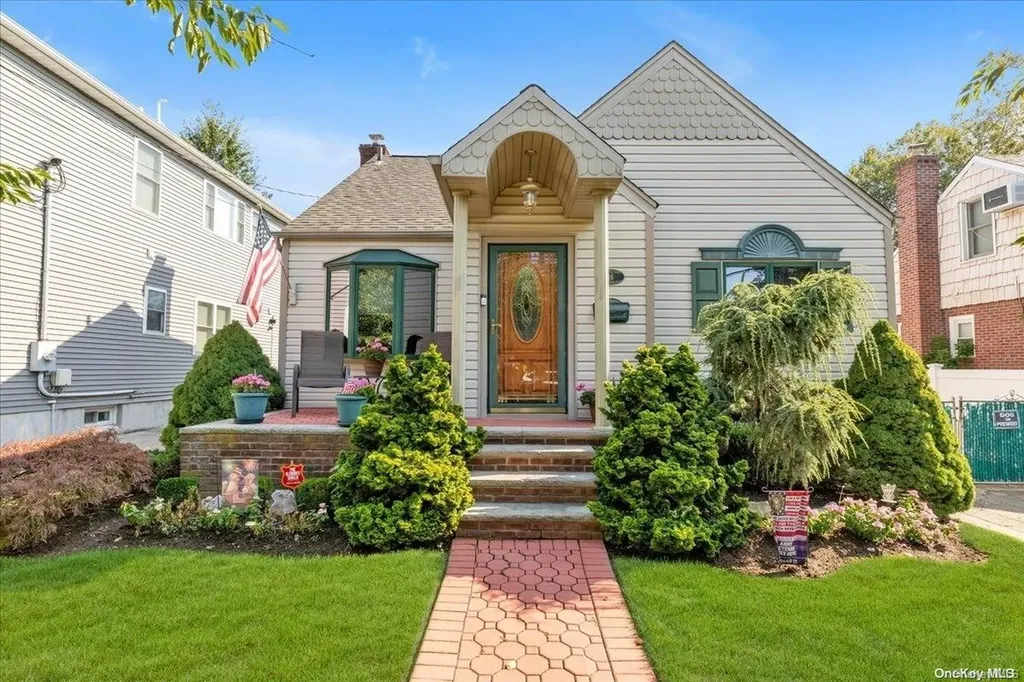 16 Franklin Avenue New Hyde Park NY 11040