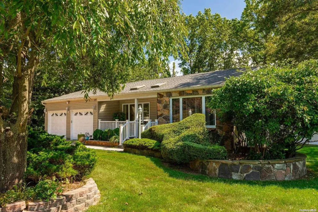 8 Springbriar Lane Kings Park NY 11754