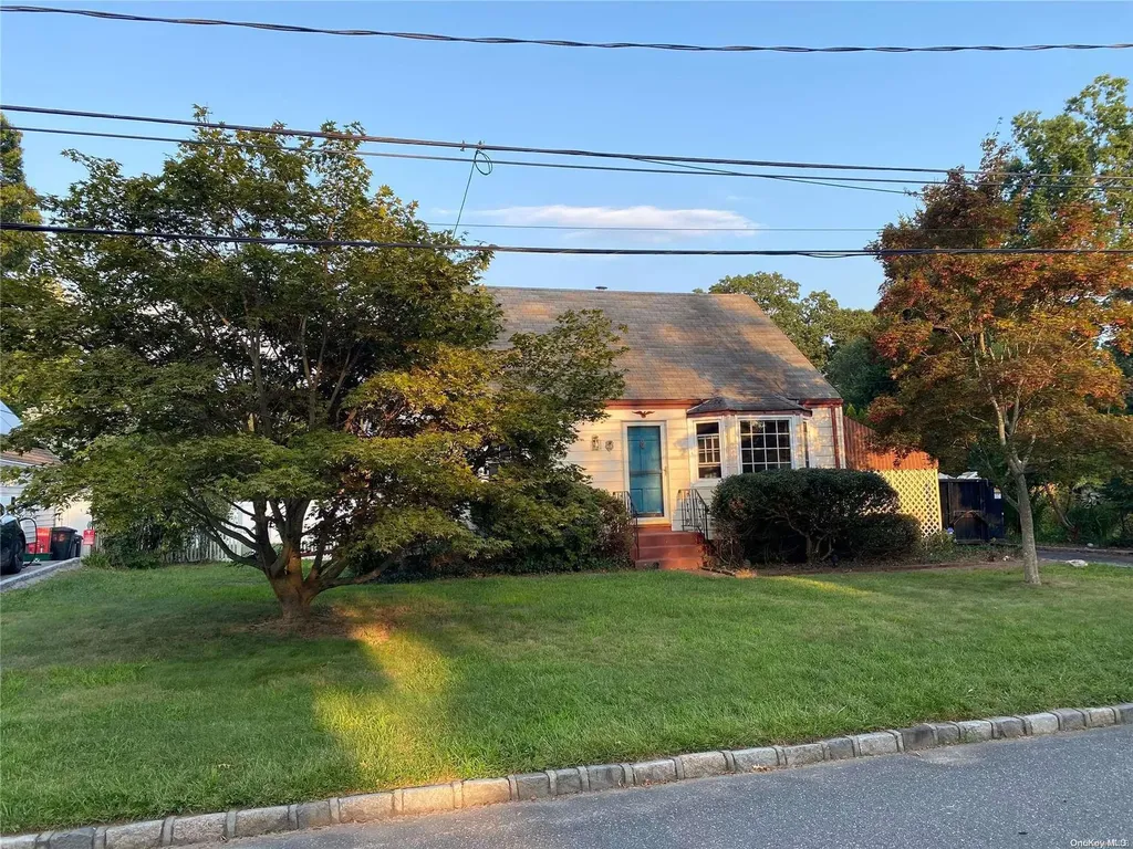 45 Oak Avenue Smithtown NY 11787