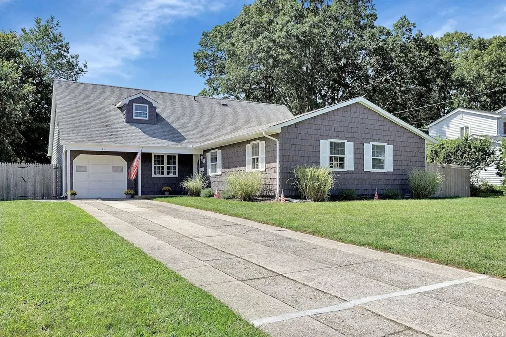91 Loop Drive Sayville NY 11782
