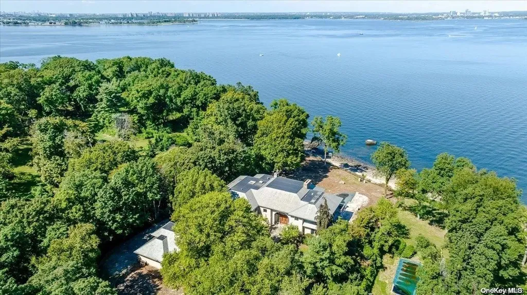 75 Cornwells Beach Road Sands Point NY 11050