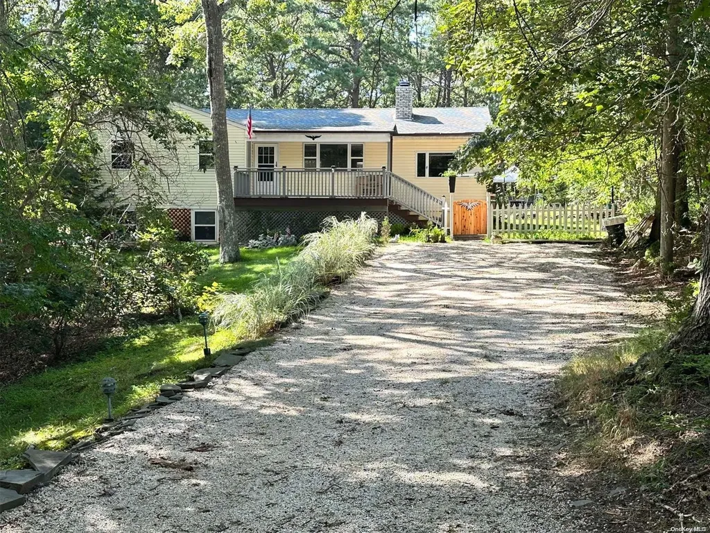 64 Lakeview Drive Riverhead NY 11901