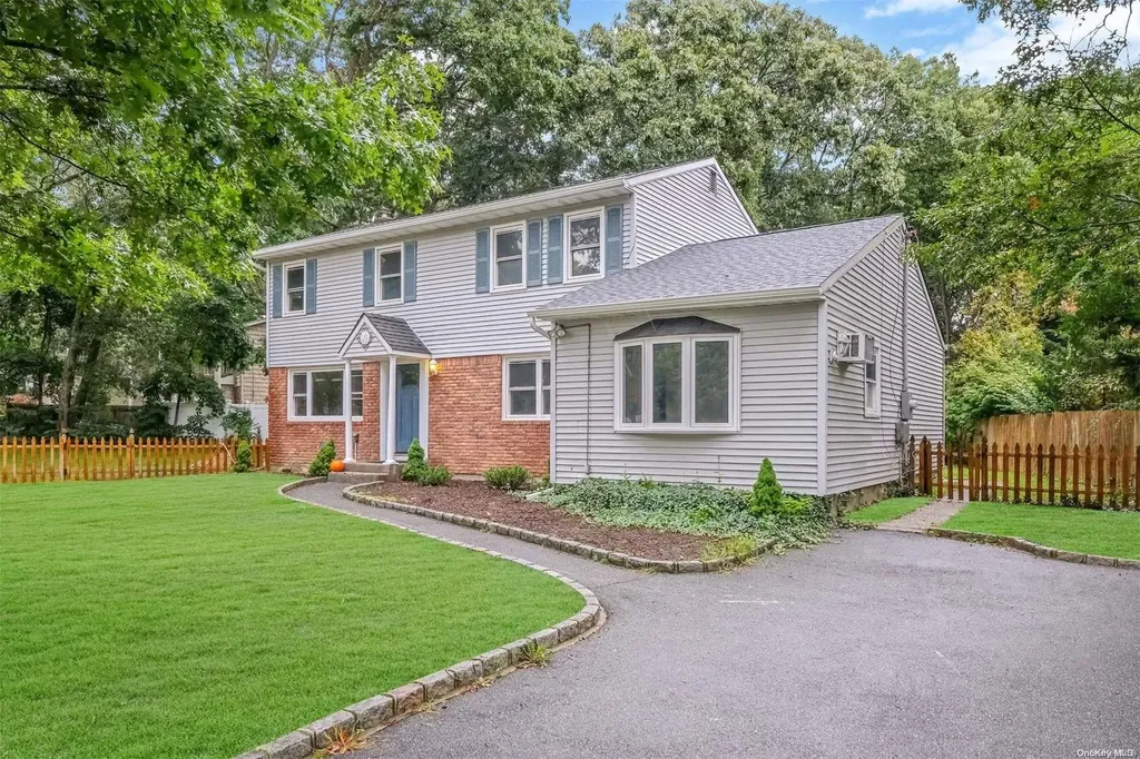 85 Pond Path Lake Grove NY 11755