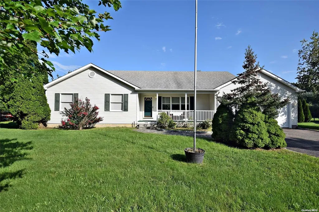 176 Sunup Trail Riverhead NY 11901