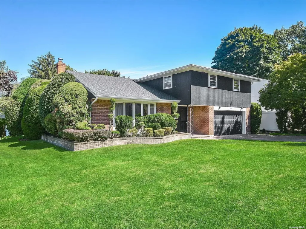 15 Linda Lane Plainview NY 11803