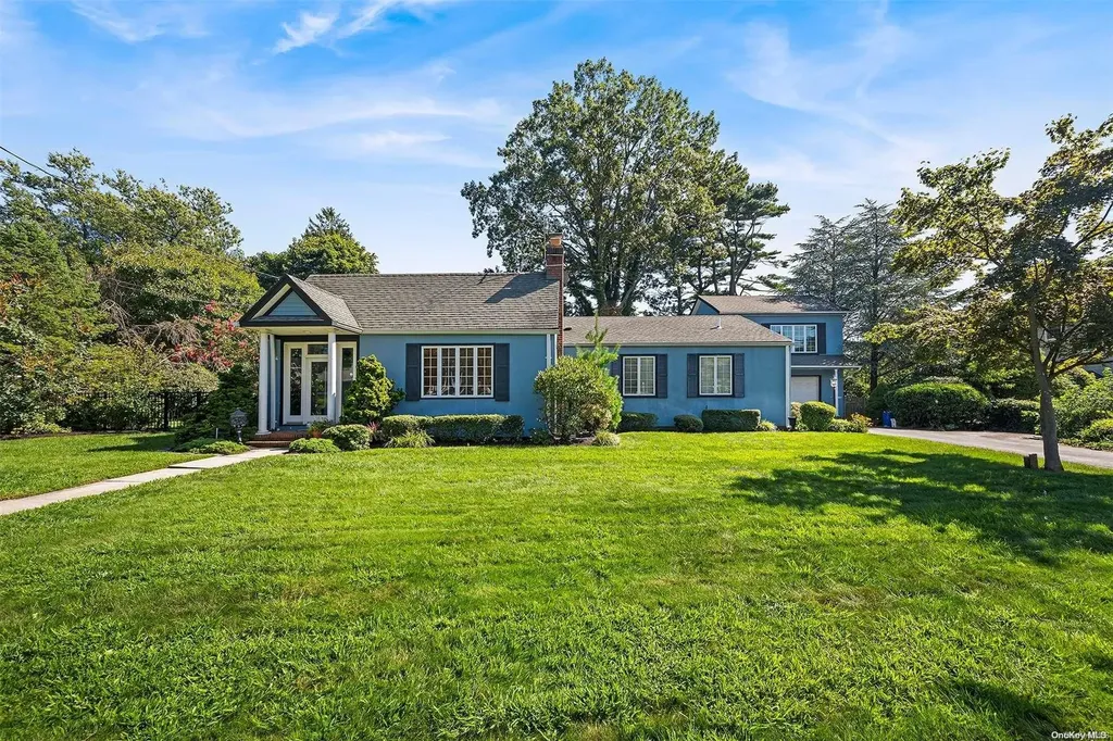 208 Locust Avenue Babylon NY 11702