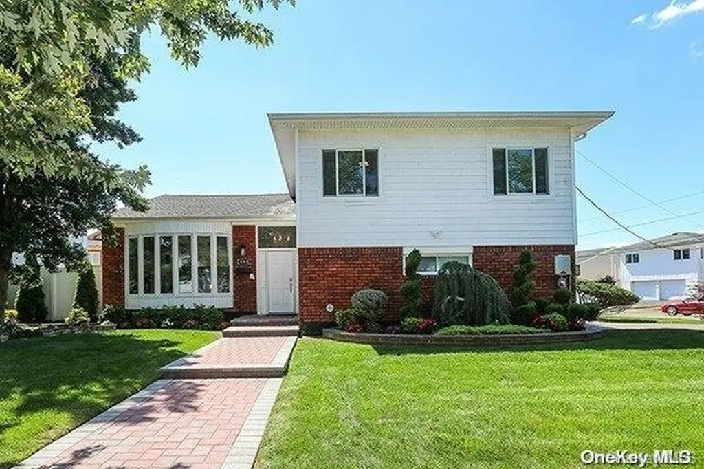 668 Jackie Lane Baldwin NY 11510
