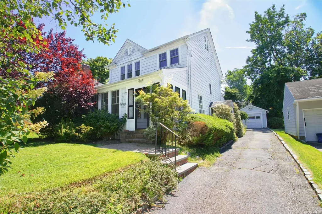 128 Hillcrest Avenue Manhasset NY 11030